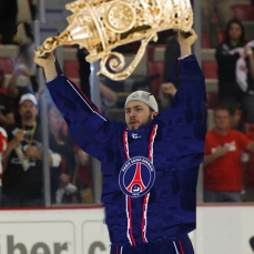 Kris Letang lifts the EURO Cup after Paris defeated St. Petersburg.